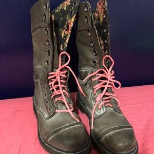 Women’s size 8 Dr. Marten boots!